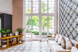 Χώρος καθιστικού στο Summer Hua Hin by Favstay