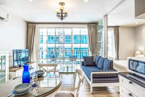 Χώρος καθιστικού στο Summer Hua Hin by Favstay