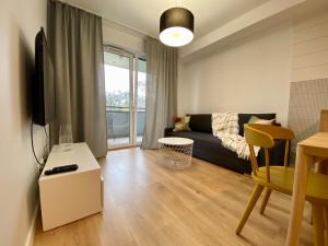 Televízia a/alebo spoločenská miestnosť v ubytovaní Comfortable apartments Warsaw West III