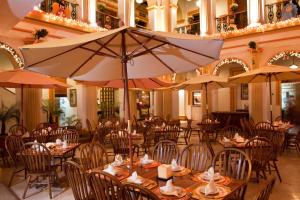 En restaurant eller et andet spisested på Hotel Ciudad Real Centro Historico
