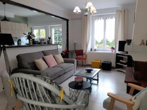 Gîte Beaumont-la-Ronce, 5 pièces, 8 personnes - FR-1-381-97 휴식 공간