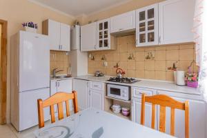 Кухня или мини-кухня в Provans

