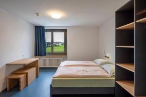 Letto o letti in una camera di Rapperswil-Jona Youth Hostel
