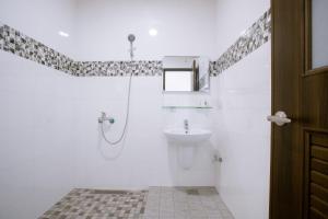 Sunflower Homestay tesisinde bir banyo