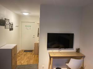 TV a/nebo společenská místnost v ubytování Hotell TunaPark