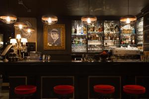 The lounge or bar area at Speronari Suites