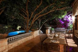 Bazén v ubytovaní Cretan Stone built Villa Agapi alebo v jeho blízkosti