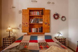 Posteľ alebo postele v izbe v ubytovaní Cretan Stone built Villa Agapi
