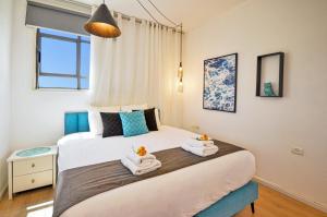 Postel nebo postele na pokoji v ubytování YalaRent Caesar's Villa with Private Pool + 48 fotografií