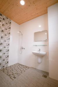 A bathroom at Sunflower Homestay