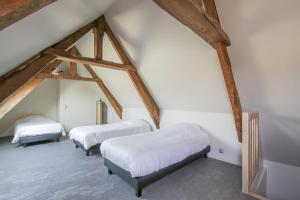 Postel nebo postele na pokoji v ubytování Gîte l'Ardoisier 7 Pers Sauna Bayeux 2km