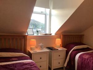 En eller flere senge i et værelse på Struan House B&B