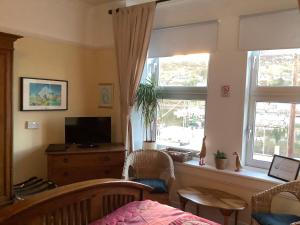 TV a/nebo společenská místnost v ubytování Struan House B&B