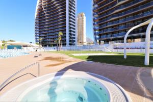 Bazén v ubytování Sunset Waves 18-35 Poniente Beach Resort nebo v jeho okolí