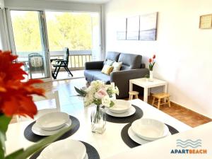 Ein Sitzbereich in der Unterkunft APARTBEACH CYE 6 CLIMATIZADO y JUNTO PLAYA