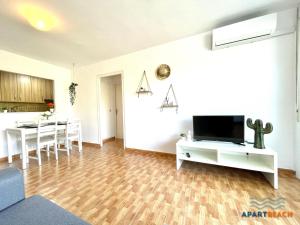 TV/Unterhaltungsangebot in der Unterkunft APARTBEACH CYE 6 CLIMATIZADO y JUNTO PLAYA