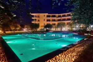 Bazén v ubytování Hotel Baia Verde nebo v jeho okolí