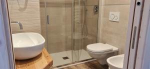 Ένα μπάνιο στο Hotel Ganzaie +19 φωτογραφίες