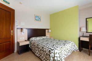Hotel Canaima Bruma 1,5 k Caminoにあるベッド