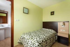 Hotel Canaima Bruma 1,5 k Caminoにあるベッド