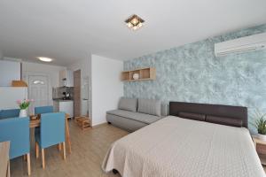 Kuchyňa alebo kuchynka v ubytovaní Bella Flora Apartman