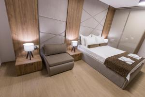 Ένα ή περισσότερα κρεβάτια σε δωμάτιο στο Apartments Matjan with private garages