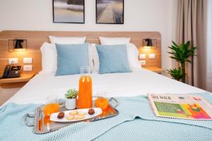 Łóżko lub łóżka w pokoju w obiekcie Bergamo Inn 15