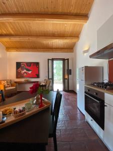 a kitchen with a table and a stove top oven at Orecchie di Lepre in Siracusa