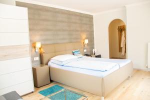 Posteľ alebo postele v izbe v ubytovaní Hotel Burgstallerhof + 32 fotografií