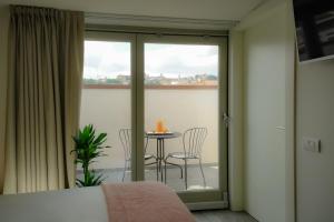 Łóżko lub łóżka w pokoju w obiekcie Bergamo Inn 15