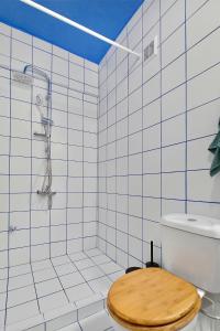 Ένα μπάνιο στο #Pretty Riki Apt by halu! Apartments