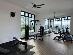 Fitness centrum a/nebo fitness zařízení v ubytování YANGTZE HOME STAY 长江民宿