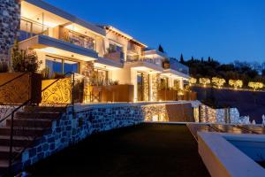 a large house with a lit up facade at night at Deville & Spa in Costermano