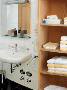 A bathroom at Biotel Bertel Naturappartements