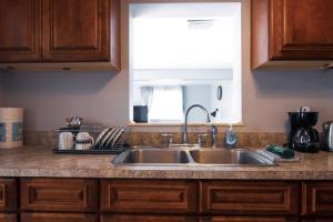 Η κουζίνα ή μικρή κουζίνα στο Spacious Family-sized Home in Central Location +15 φωτογραφίες