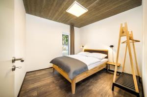 Un pat sau paturi într-o cameră la Apartmány Panelka Costa Plana Lipno