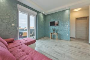 TV a/nebo společenská místnost v ubytování Apartments Nešić Peroj