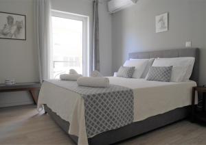 Posteľ alebo postele v izbe v ubytovaní Porto Plaza City Center Apartment AC/Wifi