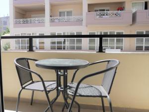 Balkón alebo terasa v ubytovaní Porto Plaza City Center Apartment AC/Wifi