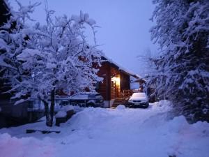 Mountain family home Nola Ivano v zime