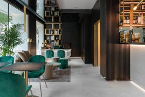 Posezení v ubytování We Me Suite Hotel