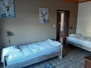 מיטה או מיטות בחדר ב-'t Hof van Cremers