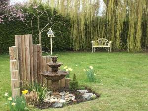 Сад в Willow House B&B