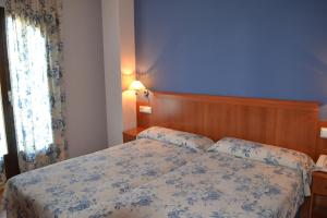 Postel nebo postele na pokoji v ubytování Hostal Quevedo