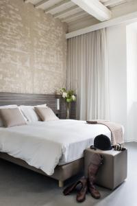 A bed or beds in a room at Hotel & Resort Le Colombare