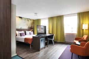 TV a/nebo společenská místnost v ubytování ProfilHotels Savoy