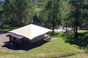 Příroda nedaleko luxury tent