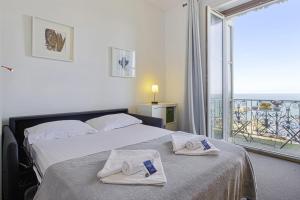 Łóżko lub łóżka w pokoju w obiekcie Nice studio with sea view & balcony - Biarritz - Welkeys