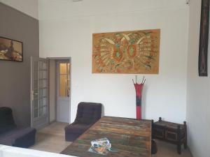 Ruang duduk di Charmant appartement cœur village provençal