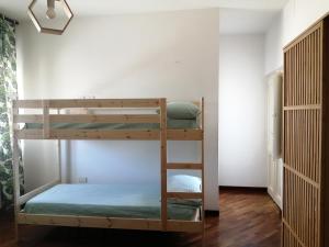 Cette chambre dispose de lits superposés et de 2 lits superposés. dans l'établissement B&B la Casa Giusotto, à Giulianova